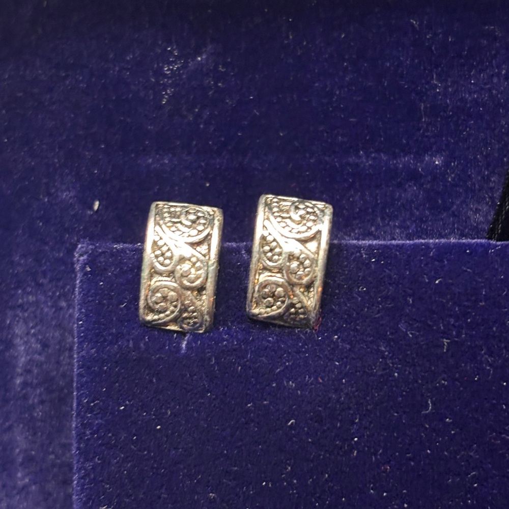 Vintage Napier Silver Tone Earrings (Screw backs)